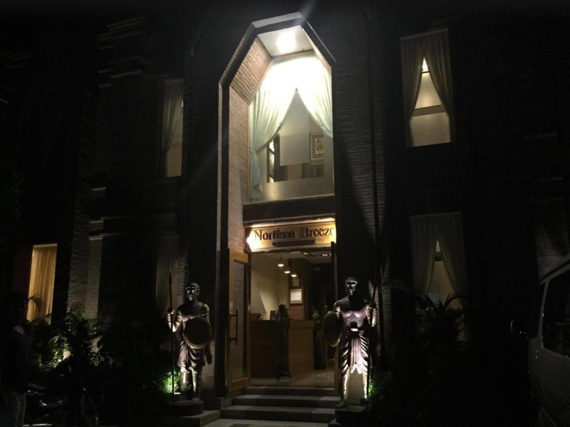 Northern Breeze Hotel Pagan Exteriér fotografie